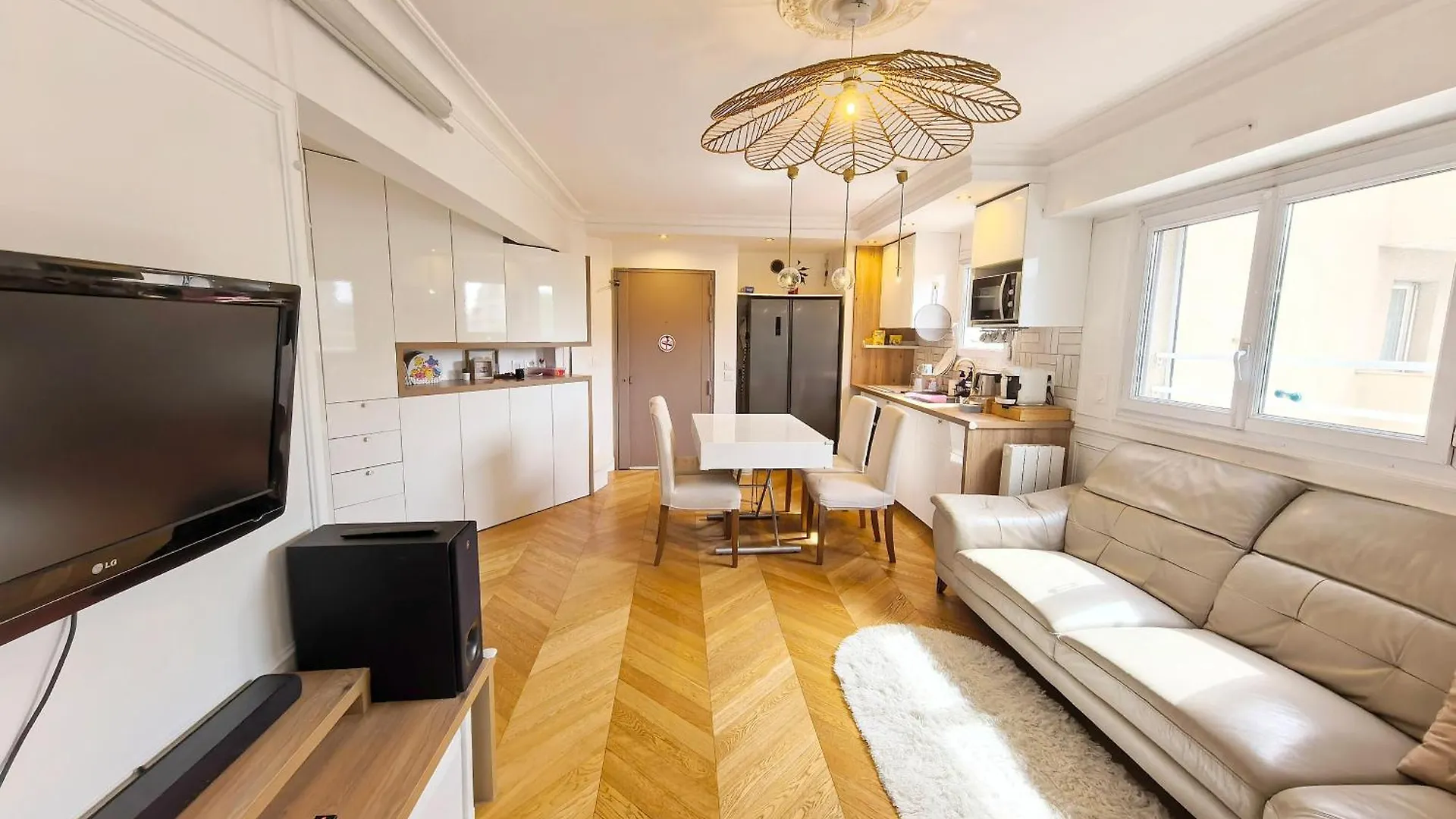 Apartment Lux Belleville Paris France